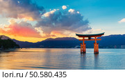 Great floating gate (O-Torii) on Miyajima island near Itsukushima shinto shrine MIYAJIMA, JAPAN - NOVEMBER 15: O-Torii in Miyajima, Japan on November 15, 2013. Great floating gate (O-Torii) on Miyajima island near Itsukushima shinto shrine. Редакционное фото, агентство Ingram Publishing / Фотобанк Лори