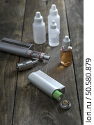 E-cigarettes with lots of different re-fill bottles, close up. Стоковое фото, агентство Ingram Publishing / Фотобанк Лори