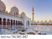 Sheikh Zayed Grand Mosque in Abu Dhabi, UAE. Стоковое фото, агентство Ingram Publishing / Фотобанк Лори