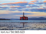 Semi Submersible Oil Rig at Cromarty Firth in Invergordon, Scotland. Стоковое фото, агентство Ingram Publishing / Фотобанк Лори