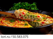 Frittata made of eggs, potato, bacon, paprika, parsley, green peas, onion, cheese in iron pan on wooden table. Frittata made of eggs, potato, bacon, paprika, parsley, green peas, onion, cheese in iron pan. on wooden table. Стоковое фото, агентство Ingram Publishing / Фотобанк Лори