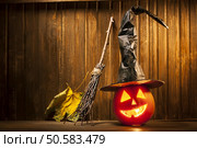 Jack o lanterns Halloween pumpkin face on wooden background and spooky. Стоковое фото, агентство Ingram Publishing / Фотобанк Лори