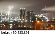 Petrochemical plant in night. Стоковое фото, агентство Ingram Publishing / Фотобанк Лори