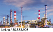 Oil and gas industry - refinery at twilight - factory - petrochemical plant. Стоковое фото, агентство Ingram Publishing / Фотобанк Лори