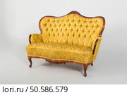 Antique sofa, studio shot with shadows.Photo taken on: December 30th, 2015. Стоковое фото, агентство Ingram Publishing / Фотобанк Лори