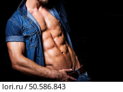 Muscular and sexy young man in jeans shirt with perfect fitness body close up. Muscular and sexy young man in jeans shirt with perfect fitness body. Стоковое фото, агентство Ingram Publishing / Фотобанк Лори