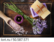 Wellness treatments with lavender flowers on wooden table. Spa still-life.. Wellness treatments with lavender flowers on wooden table. Стоковое фото, агентство Ingram Publishing / Фотобанк Лори