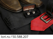 shoes, tie, belt and cufflinks on grey suit. Стоковое фото, агентство Ingram Publishing / Фотобанк Лори