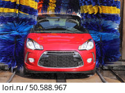no brand, modded, red car wash. Стоковое фото, агентство Ingram Publishing / Фотобанк Лори