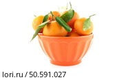 Tangerines on ceramic orange bowl  isolated on white background. Стоковое фото, агентство Ingram Publishing / Фотобанк Лори