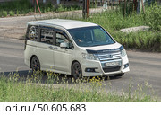 Автомобиль Honda Stepwgn. Редакционное фото, фотограф Анатолий Володин / Фотобанк Лори