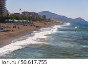 A scenic coastal view featuring gentle waves, Mahmutlar, Turkey (2024 год). Редакционное фото, фотограф EugeneSergeev / Фотобанк Лори