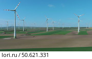 Wind turbines and agriculture fields. Стоковое видео, видеограф Михаил Коханчиков / Фотобанк Лори