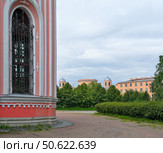 Pink and white Chesme Church (St. John the Baptist) and Chesme Palace in summer, Saint Petersburg (Russia) Стоковое фото, фотограф Елена  Попкова / Фотобанк Лори