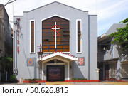 Офис международной организации "Армия Спасения" (Salvation Army) в центре Манилы, Филиппины. Солнечный день. Редакционное фото, фотограф Александр Кузнецов / Фотобанк Лори