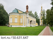 Город Углич, Ярославская область, Россия. Собор Богоявления Господня и колокольня в Угличском кремле (2024 год). Редакционное фото, фотограф Елена Коромыслова / Фотобанк Лори