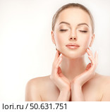 Beautiful young woman with clean fresh skin on face . Girl facial treatment . Cosmetology , beauty and spa . Стоковое фото, фотограф Sofia Zhuravetc / Фотобанк Лори
