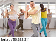 Group of people dancing jazz funk. Стоковое фото, фотограф Яков Филимонов / Фотобанк Лори