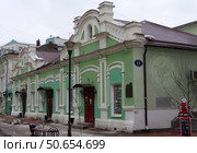 Ансамбль городской усадьбы Ф.Е. Нечаева: Флигель (лабаз). Тверь, Трёхсвятская улица, 17 (2021 год). Редакционное фото, фотограф Алексей Иванов / Фотобанк Лори