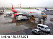 Sheremetyevo International Airport, Terminal B. Boeing 777-300 in unique livery - depicting neb of Far Eastern leopard. Редакционное фото, фотограф Валерия Попова / Фотобанк Лори
