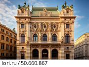 Majestic building in vienna austria showcasing ornate architecture and sculptures. Стоковое AI-изображение, AI-художник Иван Рябоконь / Фотобанк Лори