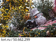 Holiday snowmen on the streets of Moscow. Christmas background with a snowman. Concept of preparation and decoration for the New Year. New Year's postcard 2026. Стоковое фото, фотограф Photojuli / Фотобанк Лори