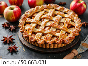 Freshly baked apple pie with latticed crust and cinnamon sugar topping. Стоковое AI-изображение, AI-художник Иван Рябоконь / Фотобанк Лори