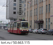 Трамвай 71-134А (ЛМ-99АВ) №7307, улица Херсонская, Санкт-Петербург (2021 год). Редакционное фото, фотограф Алексей Иванов / Фотобанк Лори
