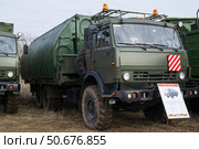 Понтонный автомобиль Камаз-53501 с речным звеном понтонно-мостового парка ПМП. Волжский, Волгоградская область, Россия. (2020 год). Редакционное фото, фотограф Андрей Цыганков / Фотобанк Лори