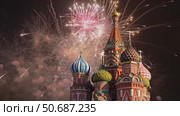 Temple of Basil the Blessed and fireworks in honor of Victory Day celebration (WWII), Red Square, Moscow, Russia. with zoom. Стоковое видео, видеограф Владимир Журавлев / Фотобанк Лори