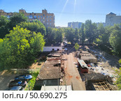 Вид на двор в котором сносят гаражи (2024 год). Редакционное фото, фотограф Ирина Терентьева / Фотобанк Лори
