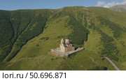 Gergeti Trinity church near mount Kazbek (2022 год). Стоковое видео, видеограф Михаил Коханчиков / Фотобанк Лори