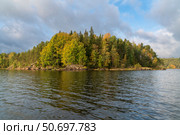 Lake Ladoga near the village Lumivaara on a sunny autumn day, Ladoga skerries, Lakhdenpokhya, Republic of Karelia, Russia. Стоковое фото, фотограф Ula Ulachka / Фотобанк Лори