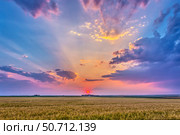 Prairie sunset with crepuscular rays in Alberta, Canada. Стоковое фото, фотограф Alan Dyer/Stocktrek Images / ТАСС / Фотобанк Лори