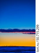 Venus in a close conjunction with dimmer Saturn in the evening twilight. Стоковое фото, фотограф Alan Dyer/Stocktrek Images / ТАСС / Фотобанк Лори