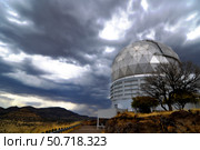 Hobby-Eberly Telescope observatory dome at McDonald Observatory. Стоковое фото, фотограф Phillip Jones/Stocktrek Images / ТАСС / Фотобанк Лори