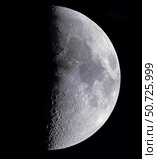 Quarter Moon Alan Dyer/Stocktrek Images. Стоковое фото, агентство ТАСС / Фотобанк Лори