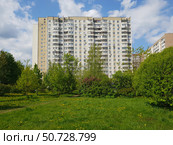 cityscape with lots of greenery in Zelenograd in Moscow, Russia. Стоковое фото, фотограф Володина Ольга / Фотобанк Лори