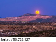 Copper moon rising over the Santa Rita Copper Mine in New Mexico. Стоковое фото, фотограф Alan Dyer/Stocktrek Images / ТАСС / Фотобанк Лори