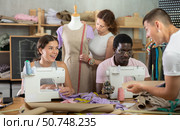Participants in coterie practice sewing, chatting and talking, work with mannequin. Стоковое фото, фотограф Яков Филимонов / Фотобанк Лори