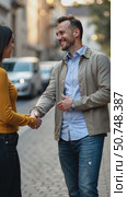 Smiling male realtor or broker shaking hand of excited buyers couple, negotiating about first house purchase or taking loan, insurance agent welcoming clients with handshake at con. Стоковое AI-видео, аниматор Sergey Grishin / Фотобанк Лори
