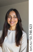 Smiling indian woman looking at camera posing at modern home. Стоковое AI-видео, аниматор Sergey Grishin / Фотобанк Лори