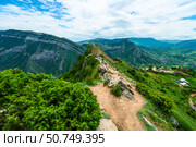 Picturesque mountain landscape with a photo tower of the Russian fortress in Gunib and tourists. Dagestan, Caucasus (2024 год). Стоковое фото, фотограф Константин Лабунский / Фотобанк Лори