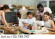 Master tailor mentoring fashion students in garment construction class. Стоковое фото, фотограф Яков Филимонов / Фотобанк Лори