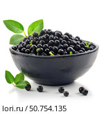 Black bowl overflowing with freshly picked bog bilberries and green leaves. Стоковое AI-изображение, AI-художник Иван Рябоконь / Фотобанк Лори
