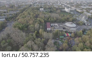 Город Киров - Парк имени Кирова осенью (аэросъемка 2021 года) (2022 год). Стоковое видео, видеограф Владислав Самошкин / Фотобанк Лори