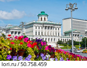 Дом Пашкова. Летний солнечный день. Москва. Редакционное фото, фотограф E. O. / Фотобанк Лори