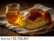 Golden honey jar and freshly baked brioche on rustic cloth. Стоковое AI-изображение, AI-художник Мария Фадеева / Фотобанк Лори