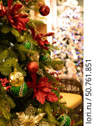 Christmas tree decorated with red and green baubles and ornaments. Стоковое фото, фотограф Оксана Шведкова / Фотобанк Лори