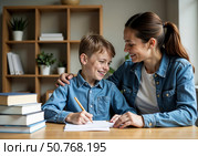 Мама хвалит сына-школьника за хорошую учебу. Mom praises her schoolboy son for his good grades. Стоковое AI-изображение, AI-художник Смирнова Светлана / Фотобанк Лори